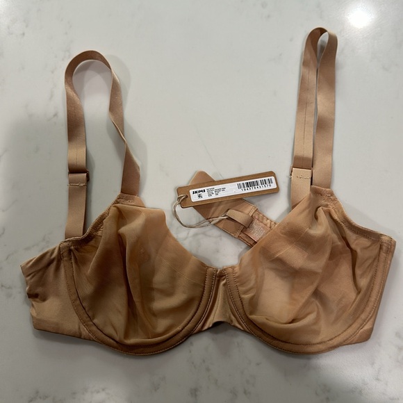 SKIMS NO SHOW MOLDED UNLINED DEMI CLAY BRA 32D - Picture 5 of 7